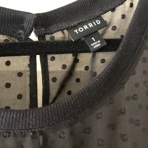 Torrid black chiffon crinkle polka dot blouse - Size 1 (xxl) - Picture 2 of 4